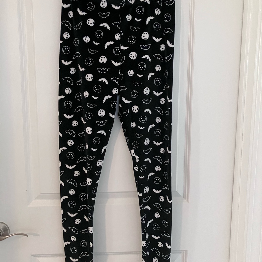 Serra Women’s Black and White Halloween Leggings.
